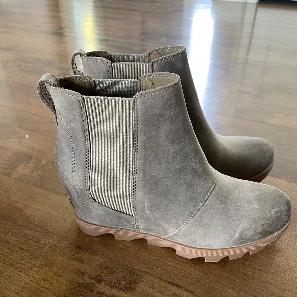 Joan of Arctic Wedge II Zip. Ash